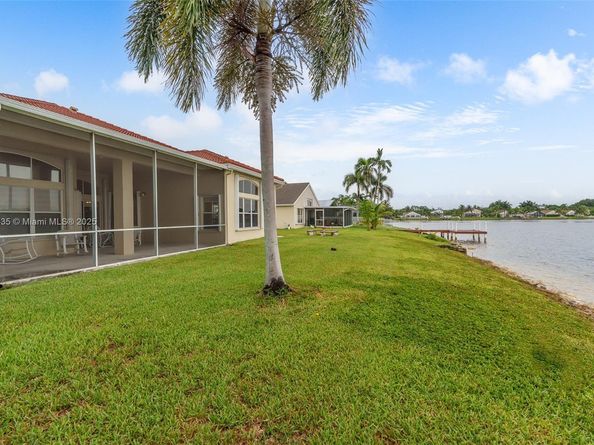 2373 NW 195th Ave, Pembroke Pines FL 33029