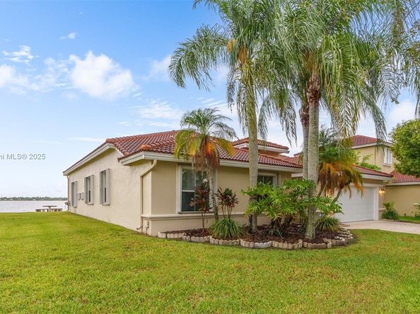 2373 NW 195th Ave, Pembroke Pines FL 33029