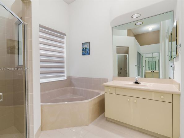 2373 NW 195th Ave, Pembroke Pines FL 33029