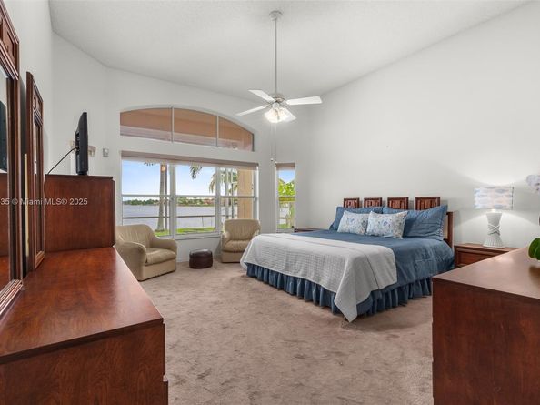 2373 NW 195th Ave, Pembroke Pines FL 33029