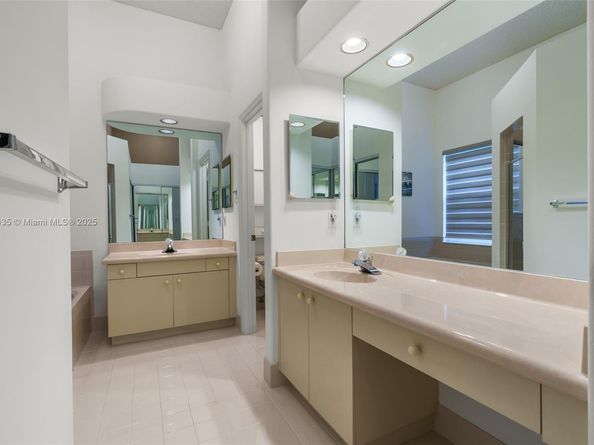 2373 NW 195th Ave, Pembroke Pines FL 33029