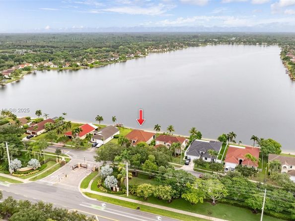 2373 NW 195th Ave, Pembroke Pines FL 33029