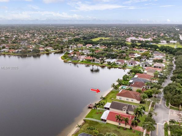 2373 NW 195th Ave, Pembroke Pines FL 33029
