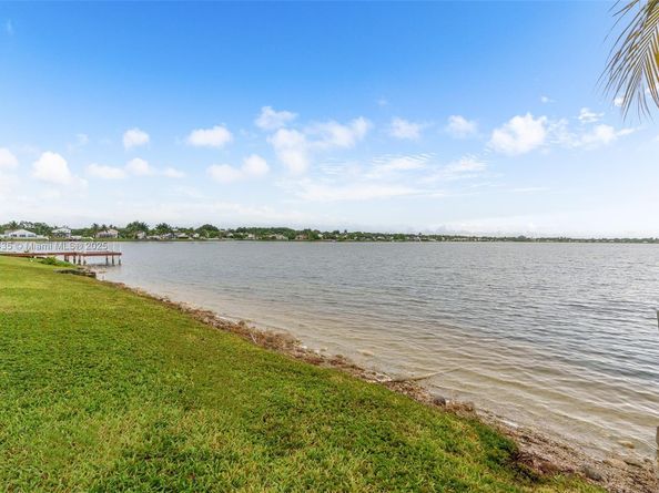 2373 NW 195th Ave, Pembroke Pines FL 33029