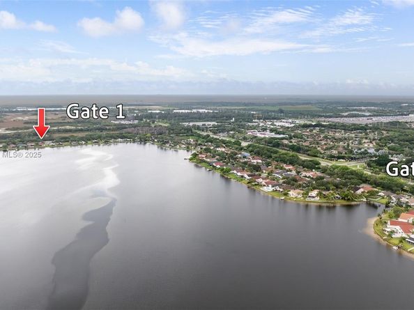 2373 NW 195th Ave, Pembroke Pines FL 33029
