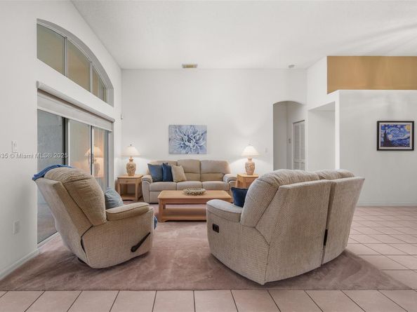 2373 NW 195th Ave, Pembroke Pines FL 33029