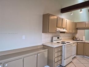 1752 NW 74th Ave 18, Plantation FL 33313