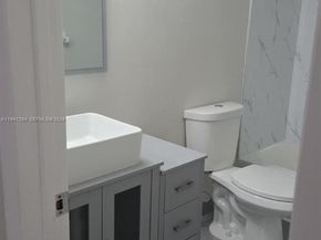 202 Lake Pointe Dr 204, Oakland Park FL 33309