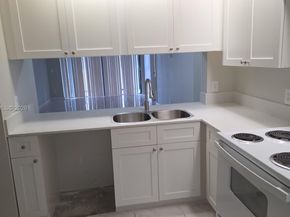 202 Lake Pointe Dr 204, Oakland Park FL 33309