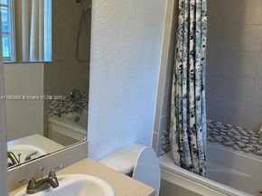 4812 Washington St 8, Hollywood FL 33021
