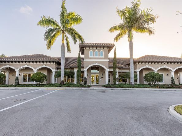 Undisclosed Address #A11871530, Hollywood FL 33021