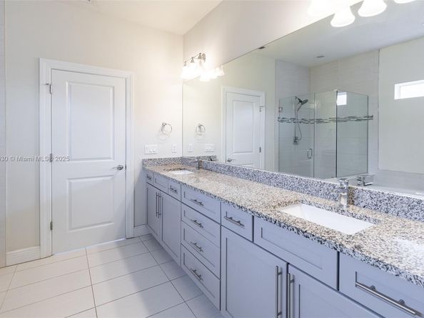 Undisclosed Address #A11871530, Hollywood FL 33021
