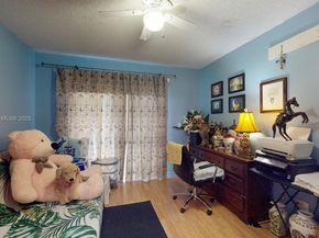 15 Laredo Pl 27, Davie FL 33324