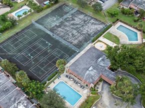 15 Laredo Pl 27, Davie FL 33324