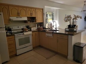 5099 NW 7 St 205, Miami FL 33126