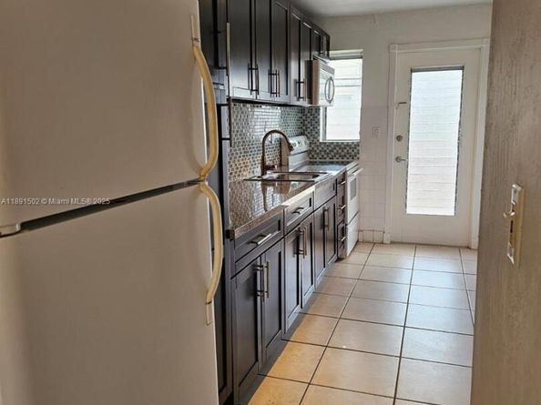 1450 NE 170th St 211, North Miami Beach FL 33162