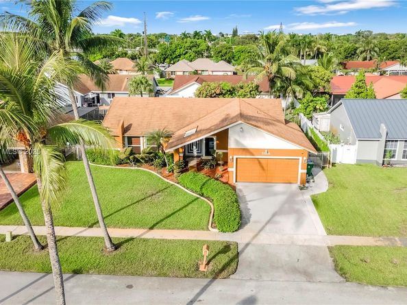 3568 SW 69th Way, Miramar FL 33023