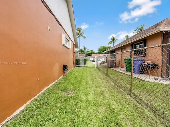3568 SW 69th Way, Miramar FL 33023
