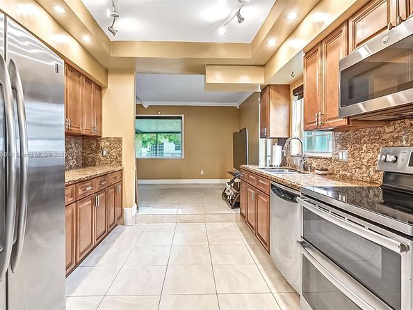 3568 SW 69th Way, Miramar FL 33023