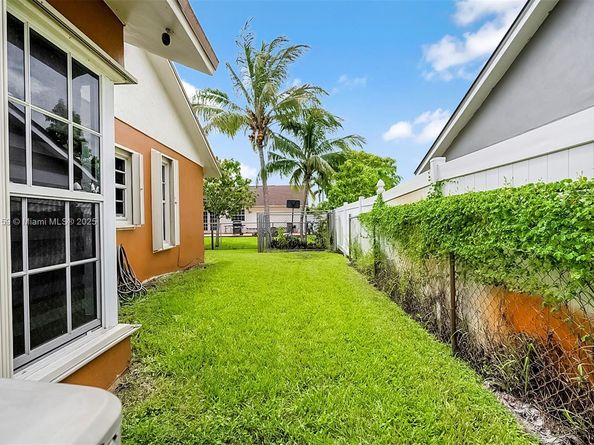 3568 SW 69th Way, Miramar FL 33023