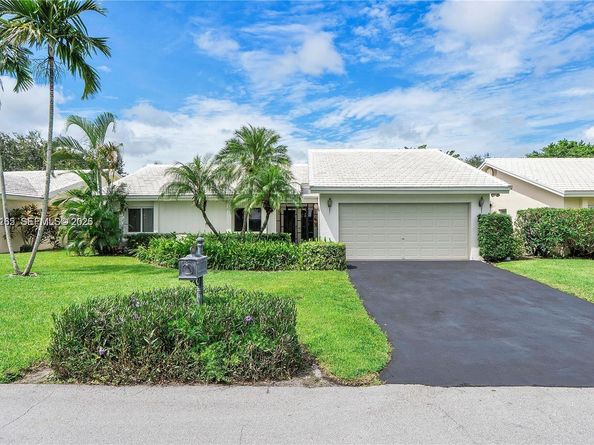 5667 N Cameo Dr N, Boca Raton FL 33433