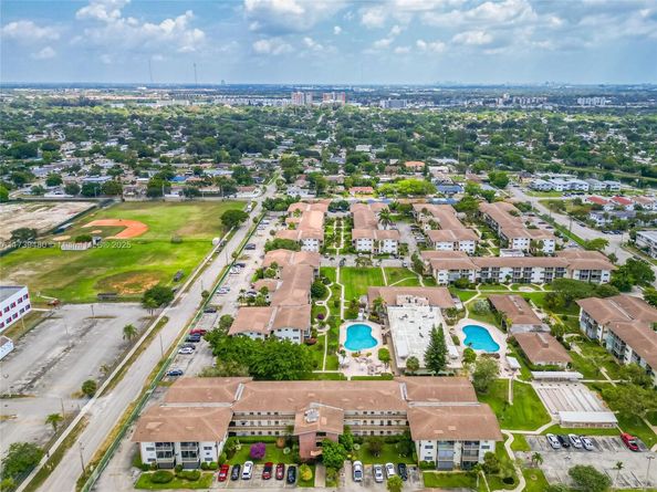 16801 NE 13th Ave 101, Miami FL 33162