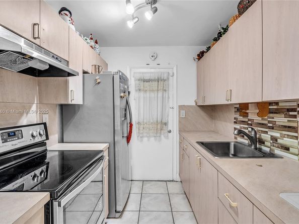 16801 NE 13th Ave 101, Miami FL 33162