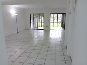 19174 Bobolink Dr, Hialeah FL 33015