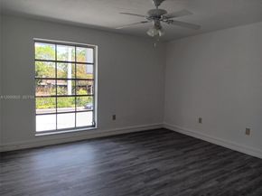 19174 Bobolink Dr, Hialeah FL 33015