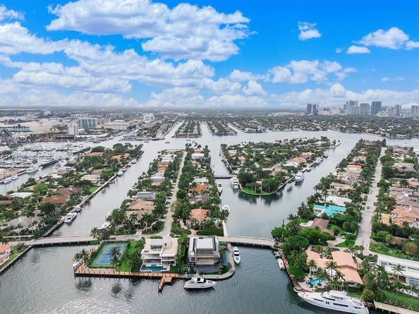 1400 W Lake Dr, Fort Lauderdale FL 33316