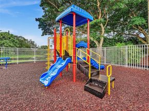 255 Somerset Way, Weston FL 33326