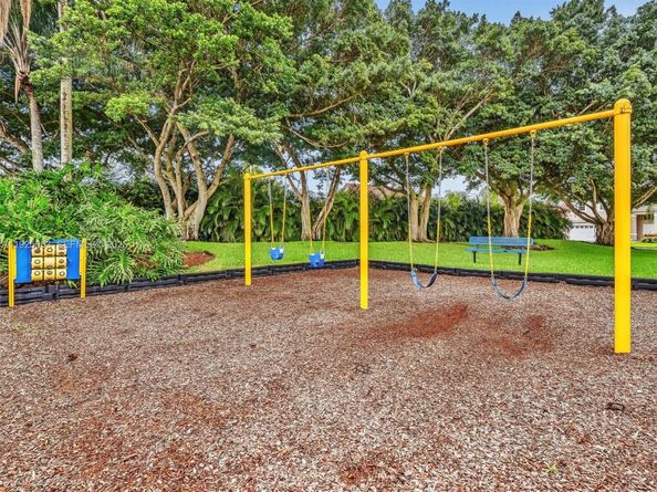 255 Somerset Way, Weston FL 33326