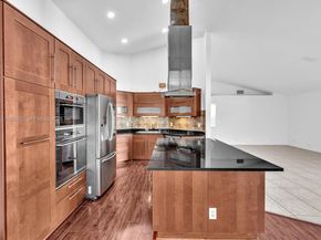 255 Somerset Way, Weston FL 33326