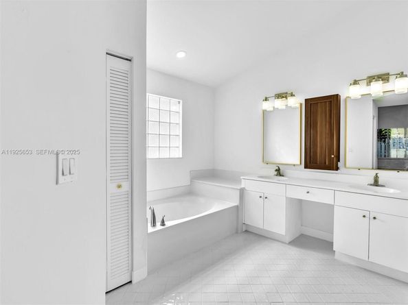 255 Somerset Way, Weston FL 33326