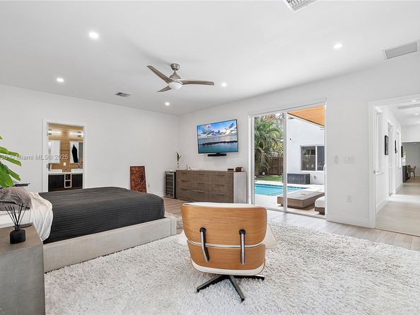 1718 N Victoria Park Rd, Fort Lauderdale FL 33305