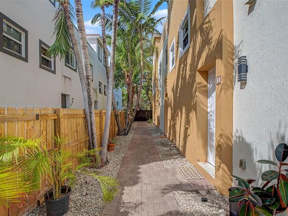 2945 Coconut Ave, Miami FL 33133