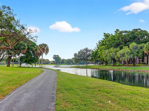 10425 SW 154th Ct 6, Miami FL 33196