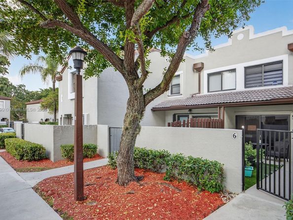 10425 SW 154th Ct 6, Miami FL 33196