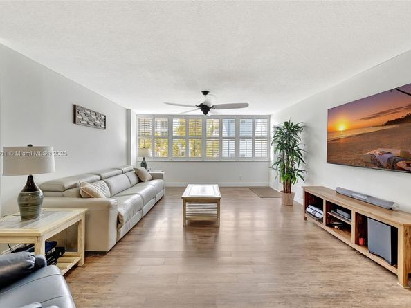 800 SE 20th Ave 303, Deerfield Beach FL 33441