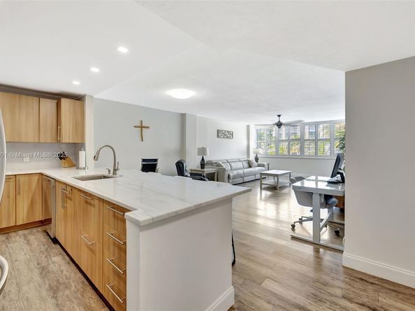 800 SE 20th Ave 303, Deerfield Beach FL 33441