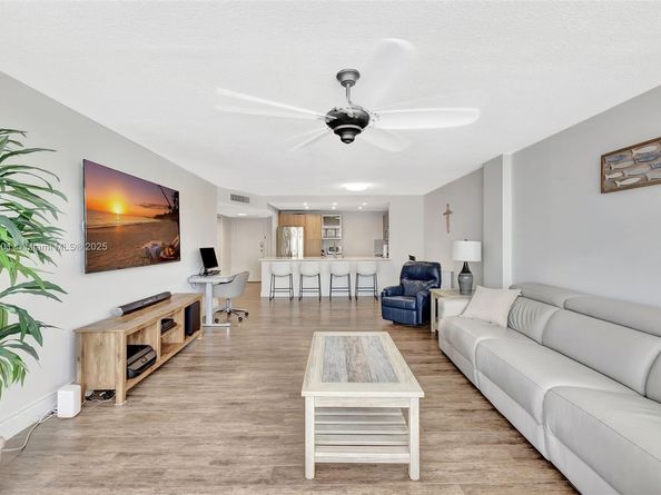 800 SE 20th Ave 303, Deerfield Beach FL 33441