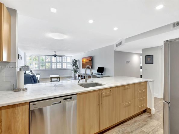 800 SE 20th Ave 303, Deerfield Beach FL 33441