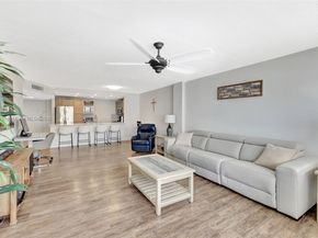 800 SE 20th Ave 303, Deerfield Beach FL 33441