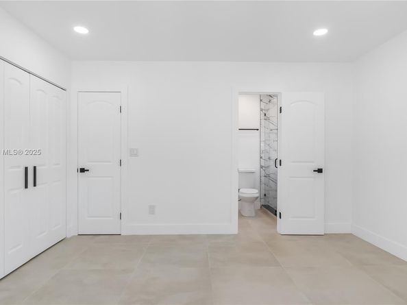 1611 NE 40th Pl, Oakland Park FL 33334