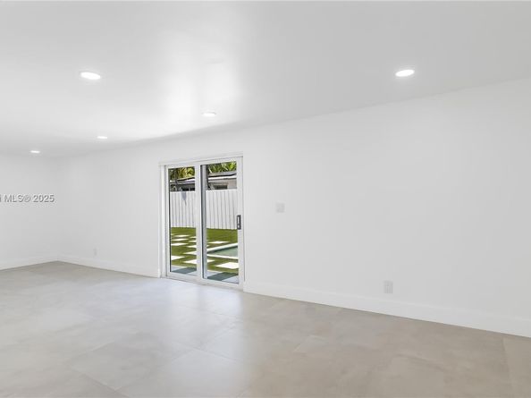 1611 NE 40th Pl, Oakland Park FL 33334