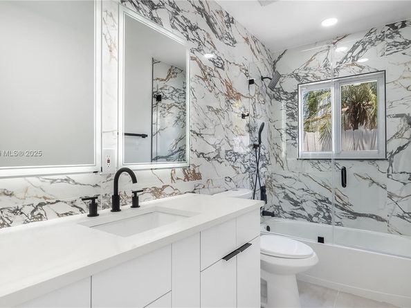 1611 NE 40th Pl, Oakland Park FL 33334