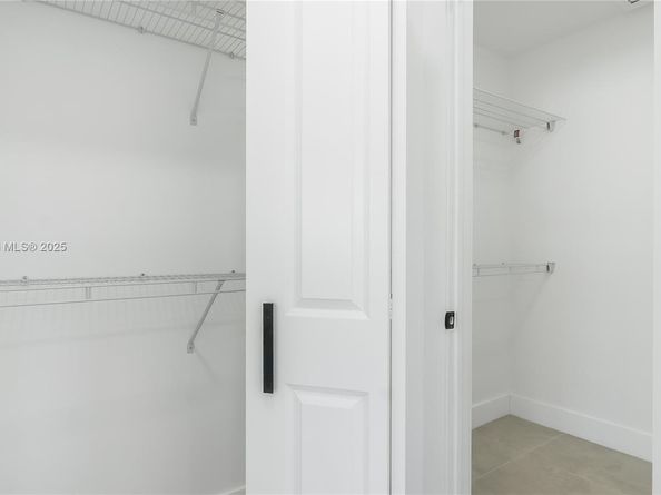 1611 NE 40th Pl, Oakland Park FL 33334