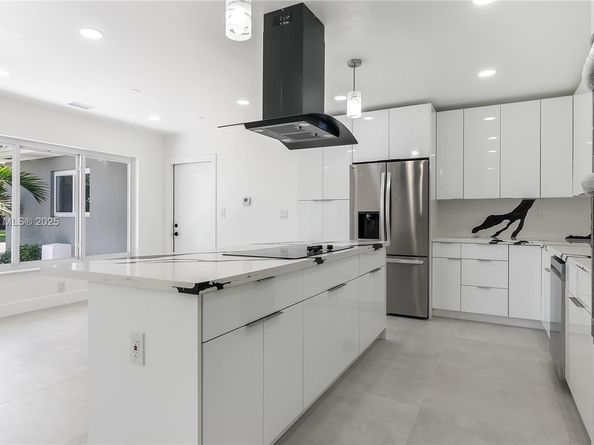 1611 NE 40th Pl, Oakland Park FL 33334