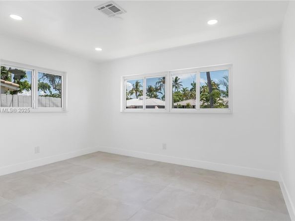 1611 NE 40th Pl, Oakland Park FL 33334