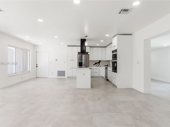 1611 NE 40th Pl, Oakland Park FL 33334